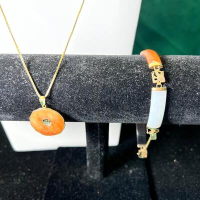 Vintage jadeite Pendant 14K 30 " Box chain 14K, Jade Bracelet 14K