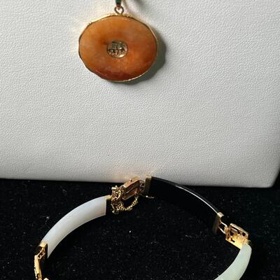 Vintage jadeite Pendant 14K 30 " Box chain 14K, Jade Bracelet 14K