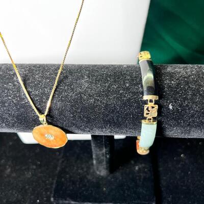 Vintage jadeite Pendant 14K 30 " Box chain 14K, Jade Bracelet 14K