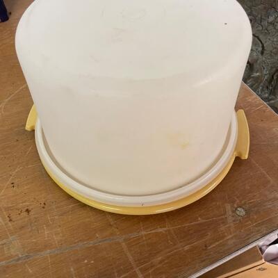Vintage Tupperware Cake Holder
