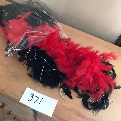 Bag of 2 Feather Boas