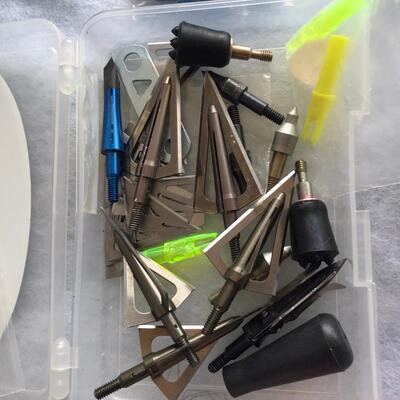 Lot of razer tips for arrows