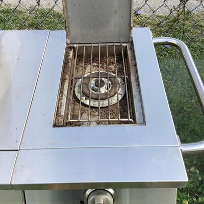 5030 Outdoor JENN-AIR Model: 720-0062-LP Stainless Grill with Burner & Accessories