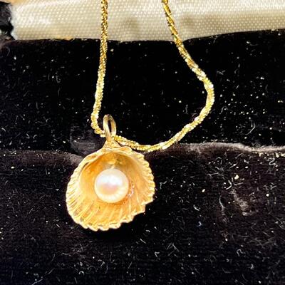 Pearl in Shell Pendant 14K gold with 14K Chain
