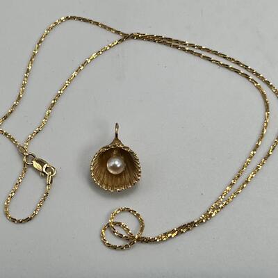 Pearl in Shell Pendant 14K gold with 14K Chain