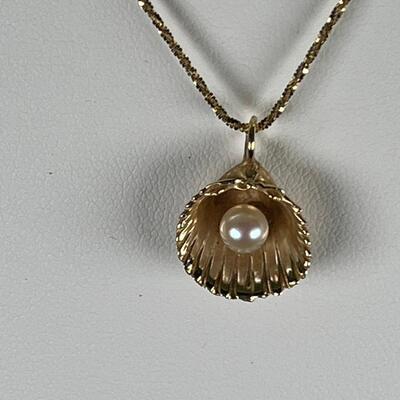 Pearl in Shell Pendant 14K gold with 14K Chain