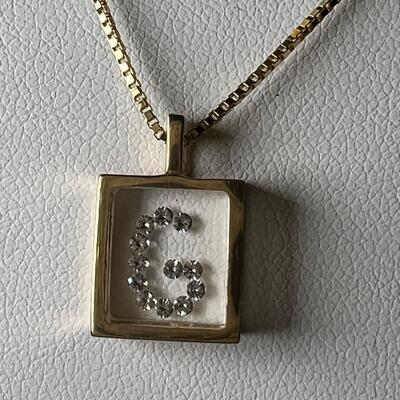 Necklace 18K gold Chain Floating letter "G"  in diamonds