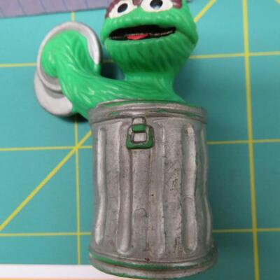 1982 Vintage Oscar the Grouch Sesame Street CTW Muppets in Trash Can Collectible