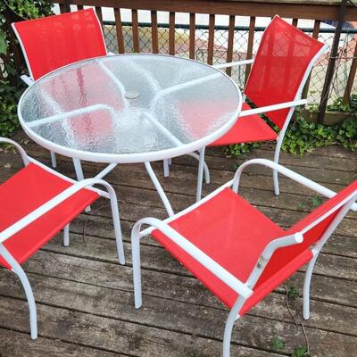 Garden Treasures Round Patio Table w 4 Stacking Chairs  40