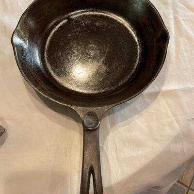Wagner 10â€ cast iron skillet