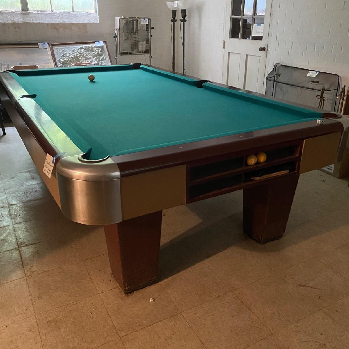 Full Sized Brunswick Pool Table and Overhead Light (BPDW