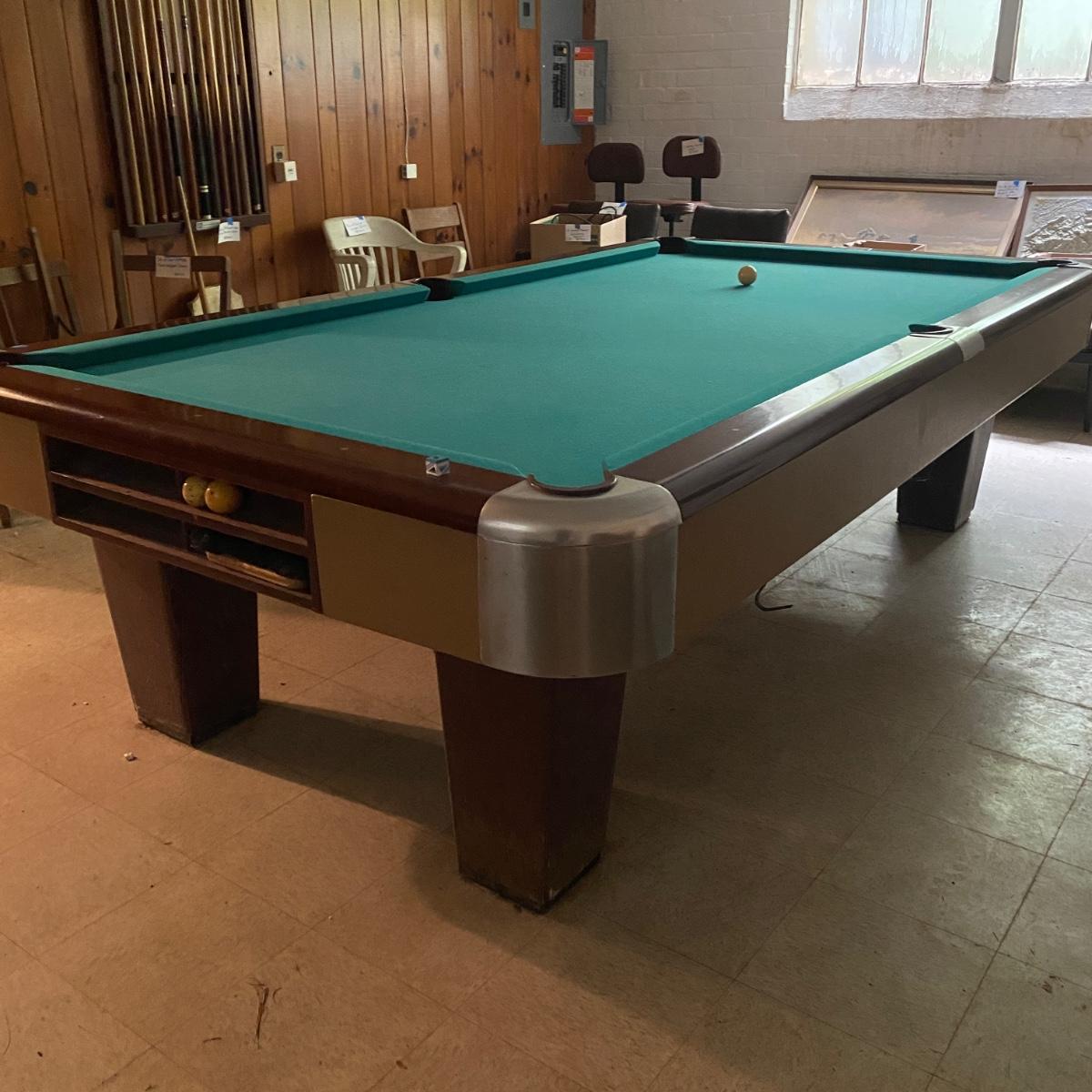 Full Sized Brunswick Pool Table and Overhead Light (BPDW