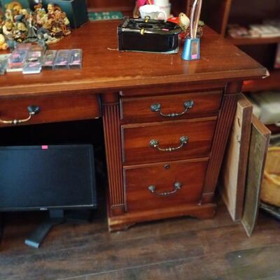 Gorgeous 2 PC Executive Desk.  Very Heavy.