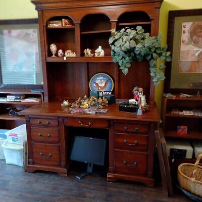 Gorgeous 2 PC Executive Desk.  Very Heavy.