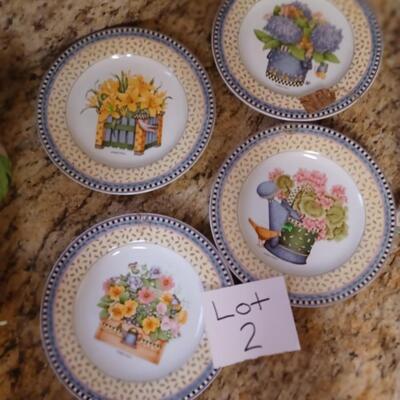 Lot of 4 Floral plates  6-7"