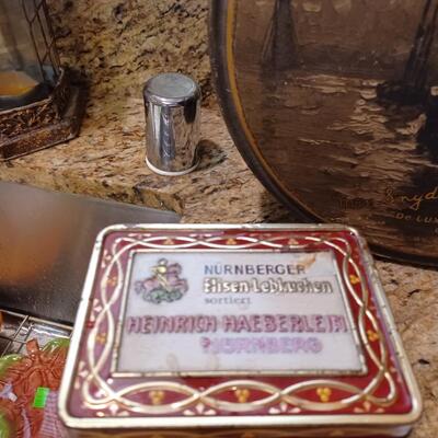 Lot of 10 decorative ceramics