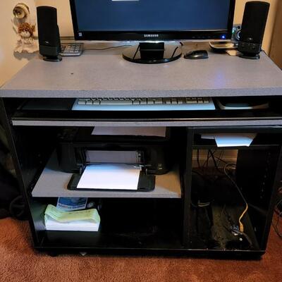 Computer Desk w 2 pull out shelves on casters
