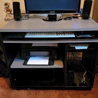 Computer Desk w 2 pull out shelves on casters
