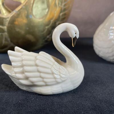 Lot 48. Swan Lot