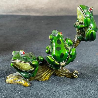 Lot 51. Nekrassoff Art Plate & Frog Trinket Box