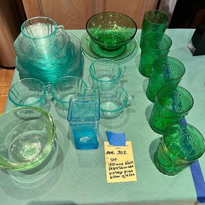 Indiana Depression glass plates, saucers Cups