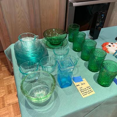 Indiana Depression glass plates, saucers Cups