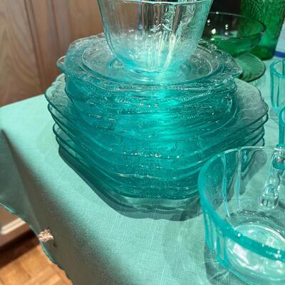 Indiana Depression glass plates, saucers Cups