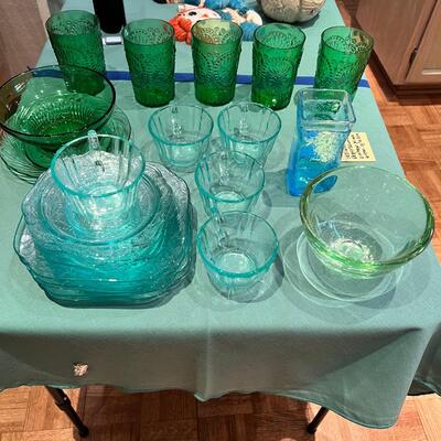 Indiana Depression glass plates, saucers Cups