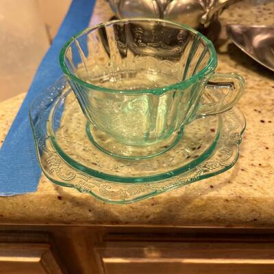 Indiana Depression glass plates, saucers Cups