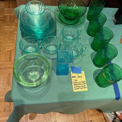 Indiana Depression glass plates, saucers Cups