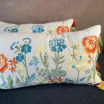 Lot 59. Floral Decor Lot