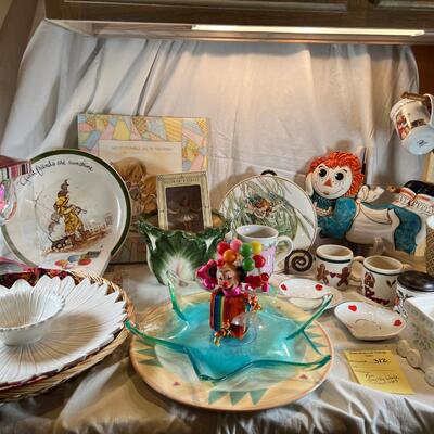 Fun Novelty table ware. Mugs and holder, Mom music box As is