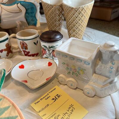 Fun Novelty table ware. Mugs and holder, Mom music box As is