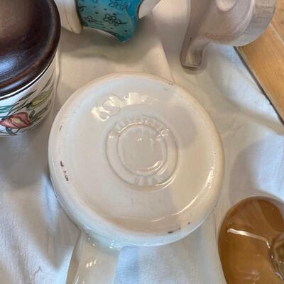 Fun Novelty table ware. Mugs and holder, Mom music box As is