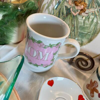Fun Novelty table ware. Mugs and holder, Mom music box As is