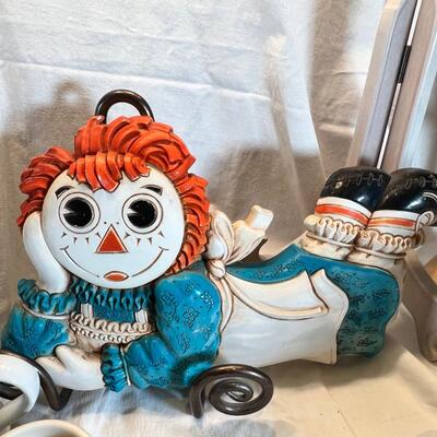 Fun Novelty table ware. Mugs and holder, Mom music box As is