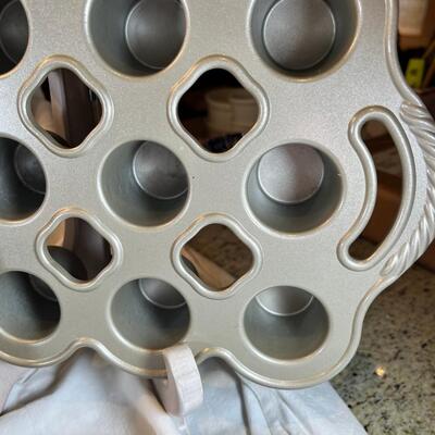New Baking Molds with Cookie cutters , William Somoma Bundt pan