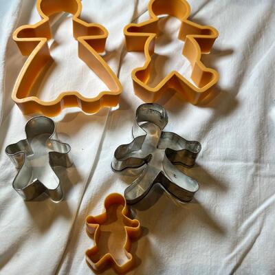 New Baking Molds with Cookie cutters , William Somoma Bundt pan