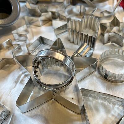 New Baking Molds with Cookie cutters , William Somoma Bundt pan