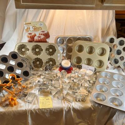 New Baking Molds with Cookie cutters , William Somoma Bundt pan