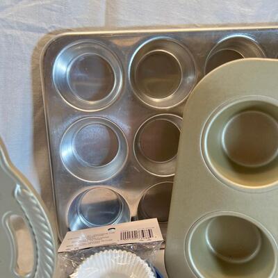 New Baking Molds with Cookie cutters , William Somoma Bundt pan