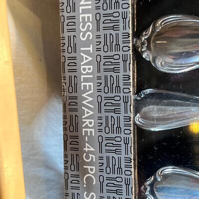 4 sets of stainless silver ware party supplies