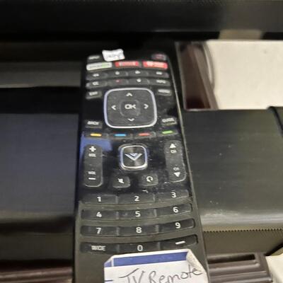 28" Vizio Smart TV with Sound Bar and remote E280I-B1