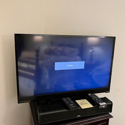 28" Vizio Smart TV with Sound Bar and remote E280I-B1