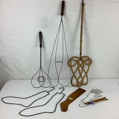 5087 Rattan Rug Beater, Metal Rug Beaters, Vintage Clothes Stretchers, Vintage Brushes