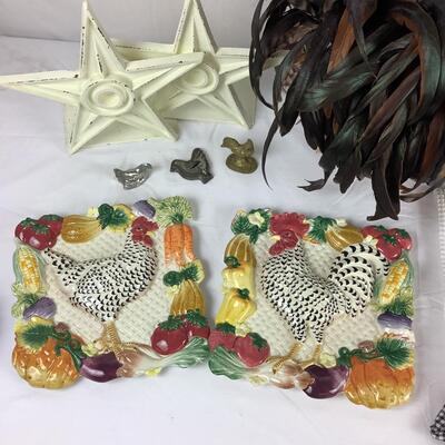 5096 Rooster Decor Lot