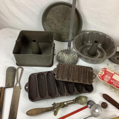 5097 Assorted Antique Kitchen Tools & Cake Molds/Ice Cream Molds