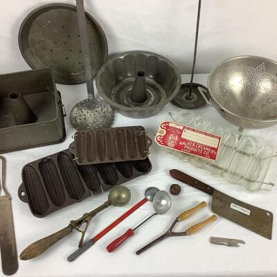 5097 Assorted Antique Kitchen Tools & Cake Molds/Ice Cream Molds