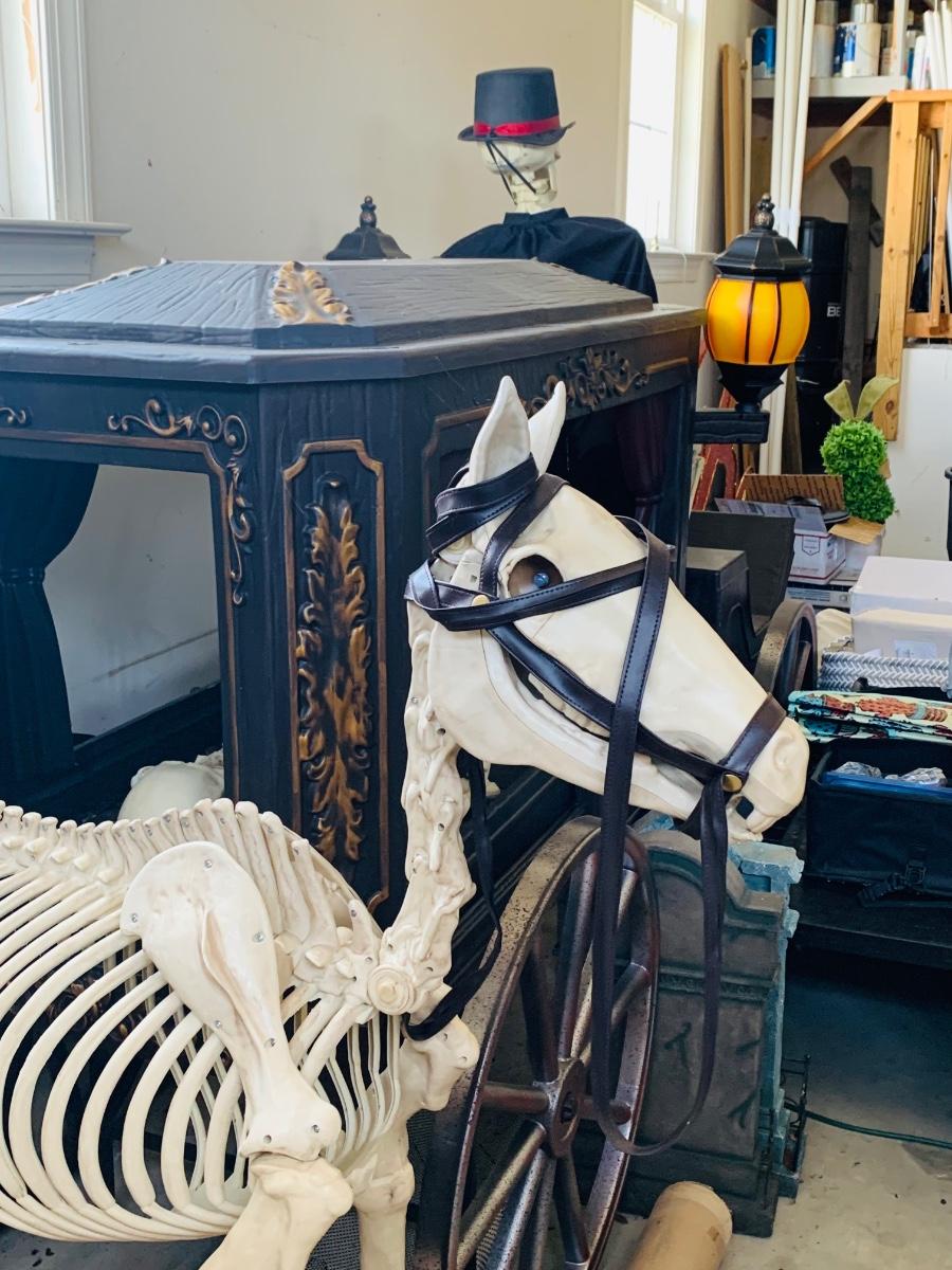 Lot 504 Halloween Carriage Hearse & Skeleton Pony, Life Size