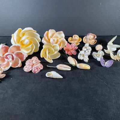 Lot 118. Shell Flowers